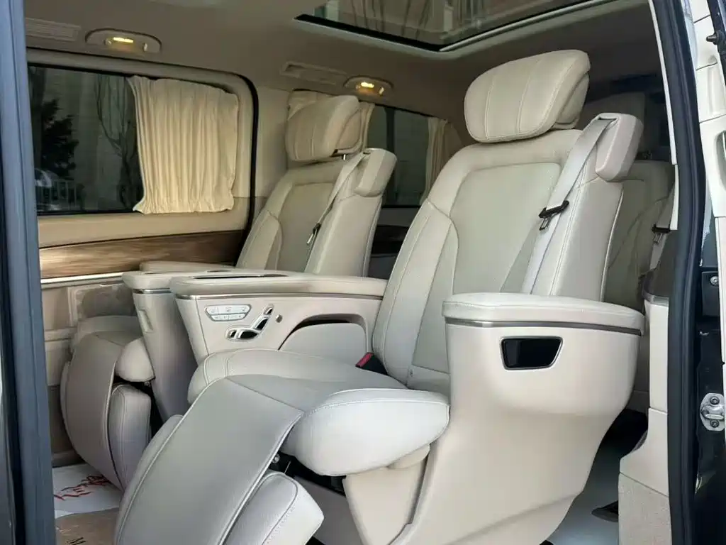 Mercedes-Benz V-Class 2023 — фото 4