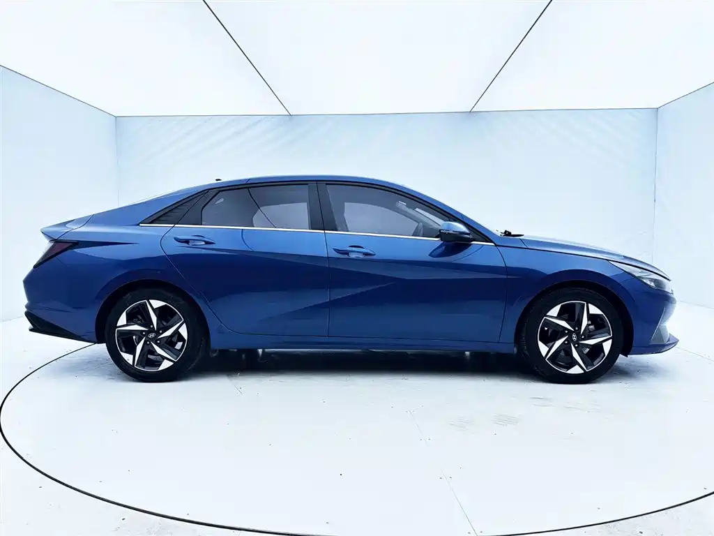 Hyundai Elantra 2022 — фото 9