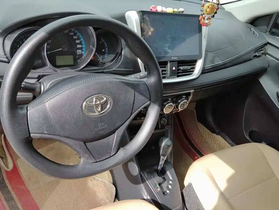 Toyota Yaris L 2019 — фото 12