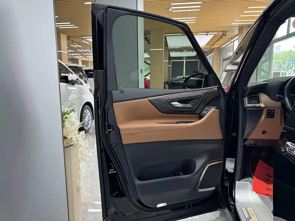 Toyota Alphard 2025 — фото 10