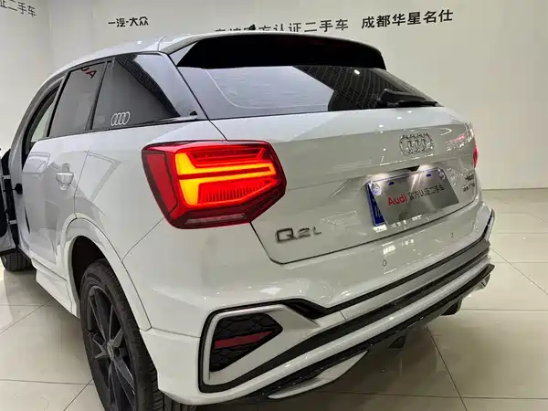 Audi Q2L 2023
