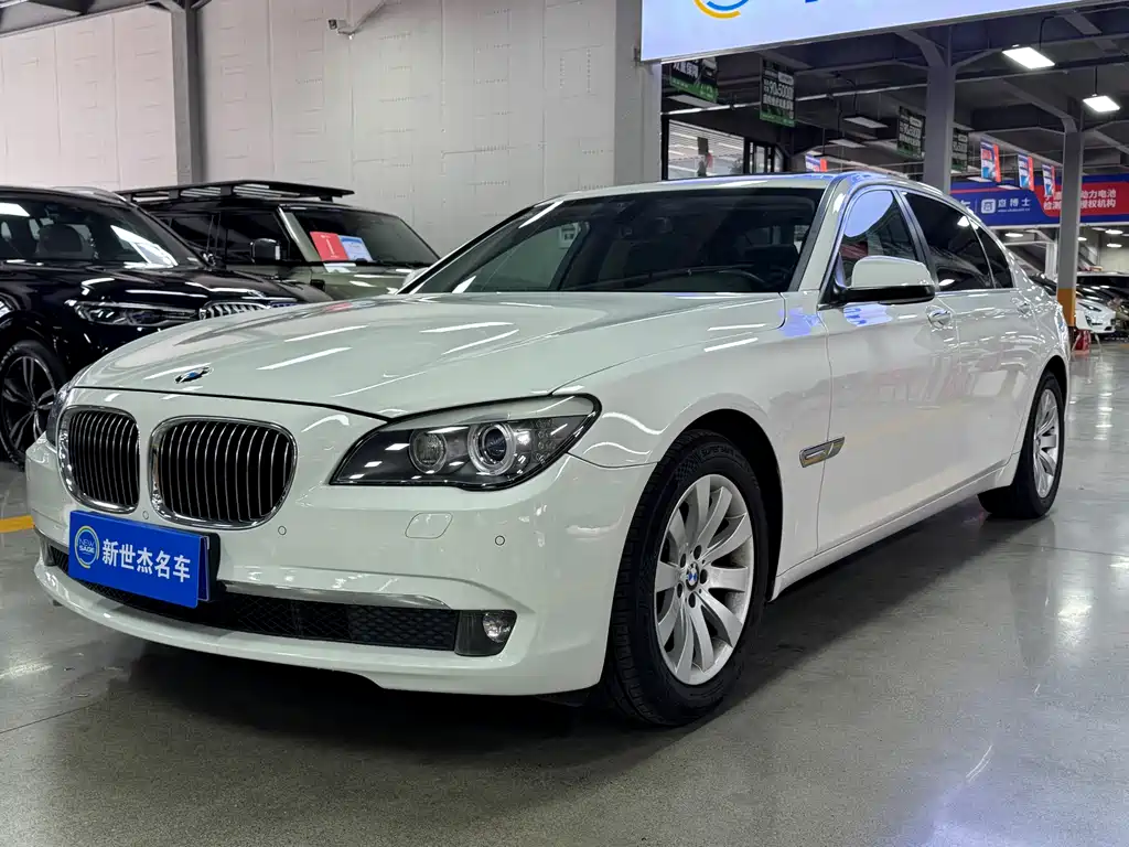 BMW 7 Series 2012 — фото 1