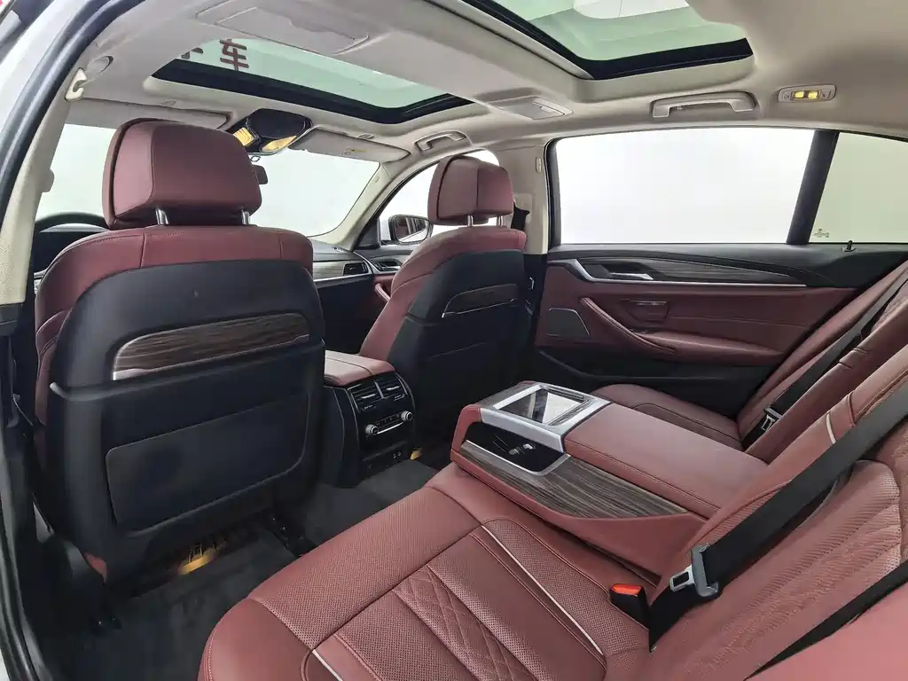 BMW 5 Series 2020 — фото 14