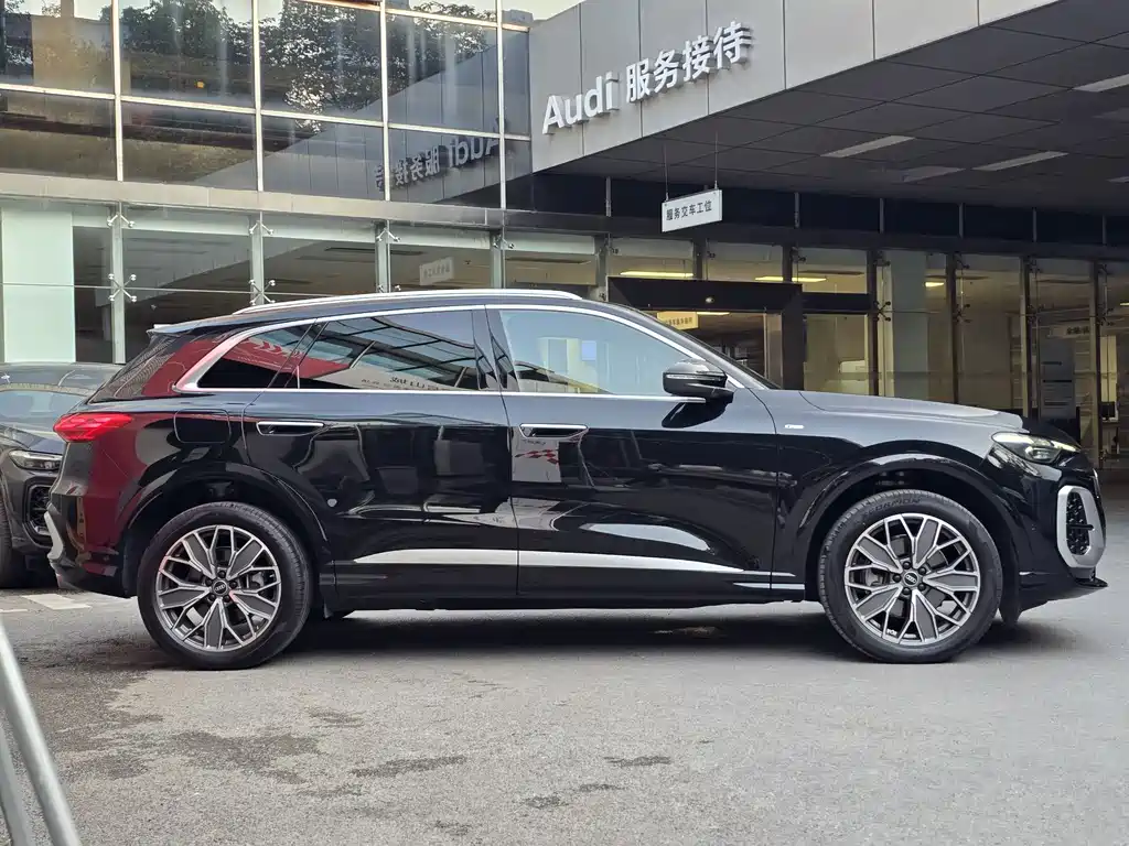 Audi Q5L 2026 — фото 4