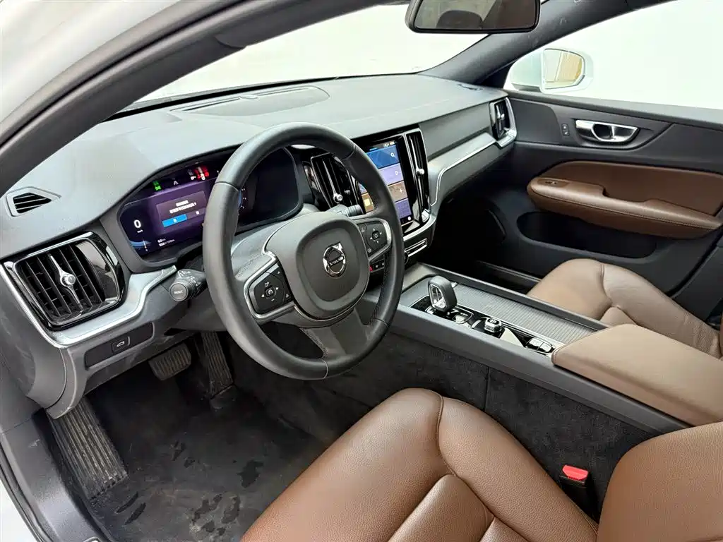 Volvo S60 2025 — фото 12