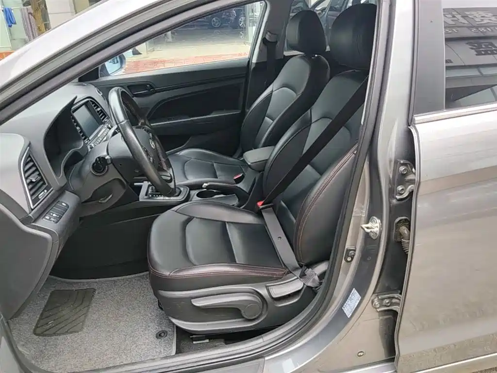 Hyundai Elantra 2018 — фото 15