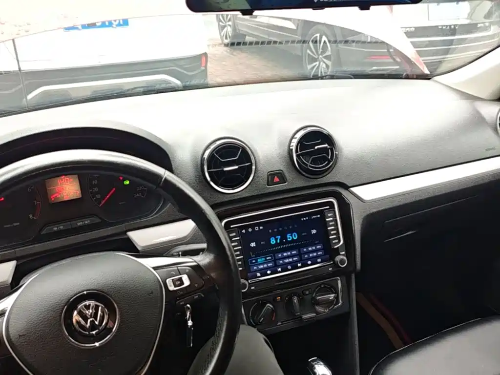 Volkswagen Jetta 2015 — фото 10