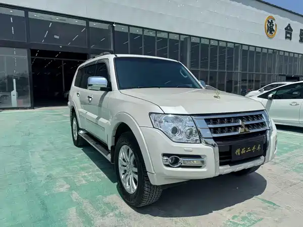 Mitsubishi Pajero 2020