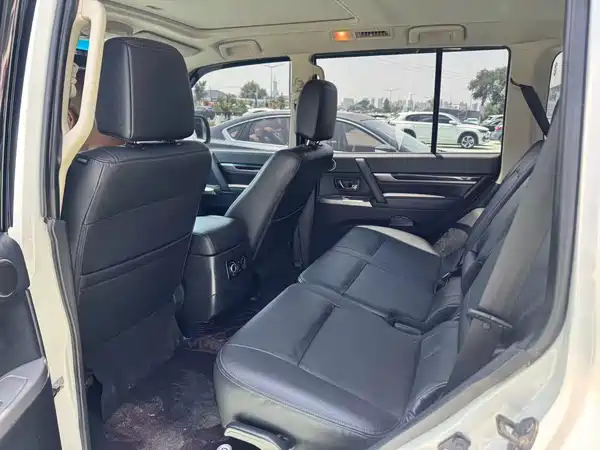 Mitsubishi Pajero 2020