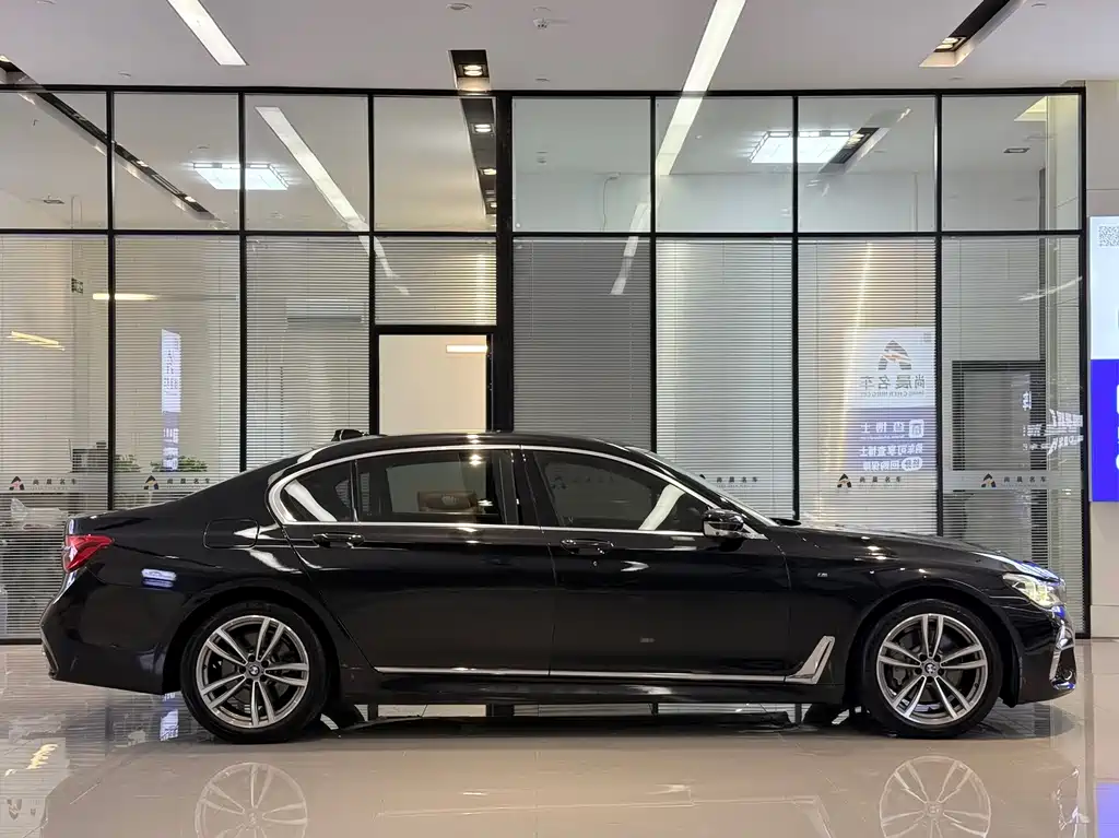 BMW 7 Series 2018 — фото 17