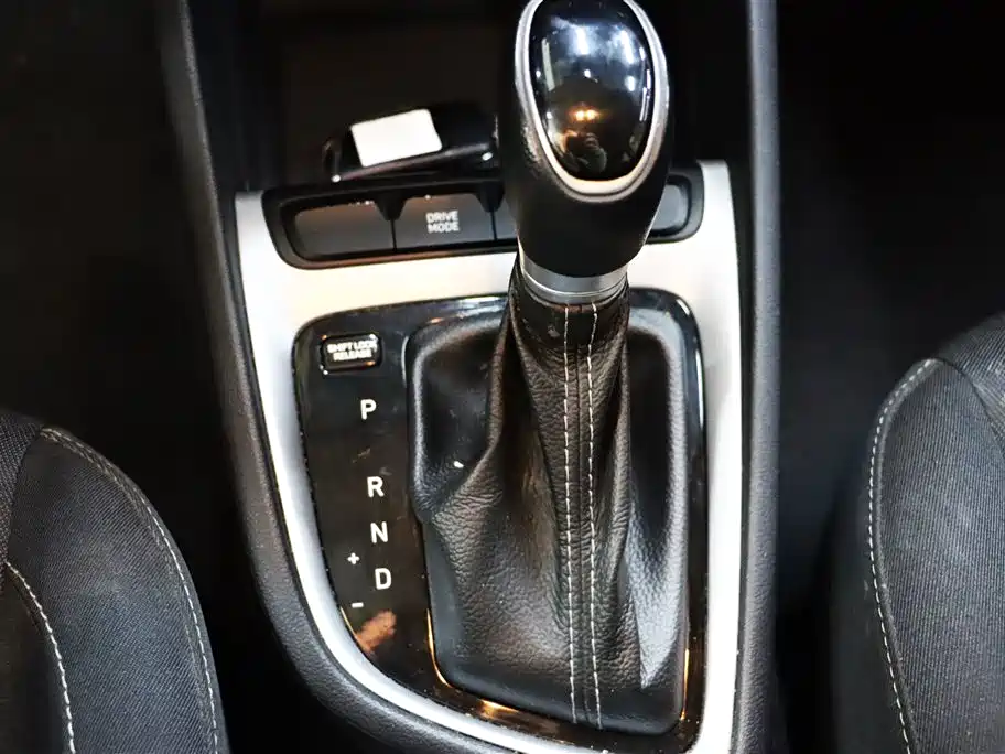 Hyundai Elantra 2022 — фото 16