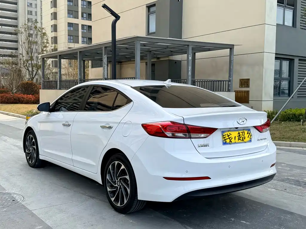 Hyundai Elantra 2020 — фото 11