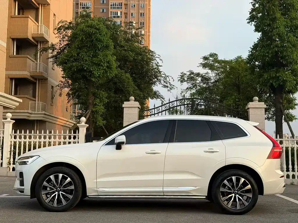 Volvo XC60 2023 — фото 4