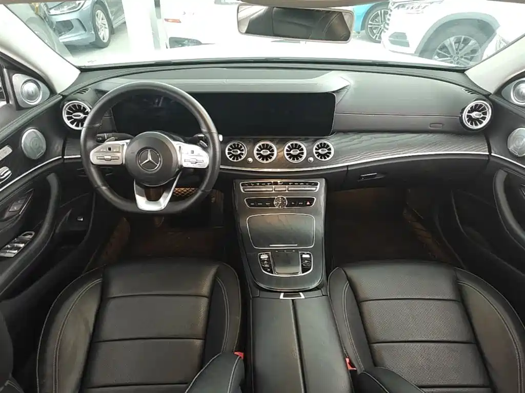Mercedes-Benz E-Class 2019 — фото 10