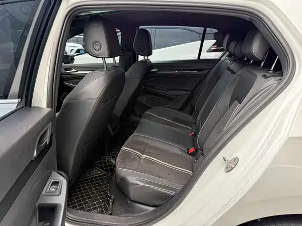 Volkswagen Golf 2023