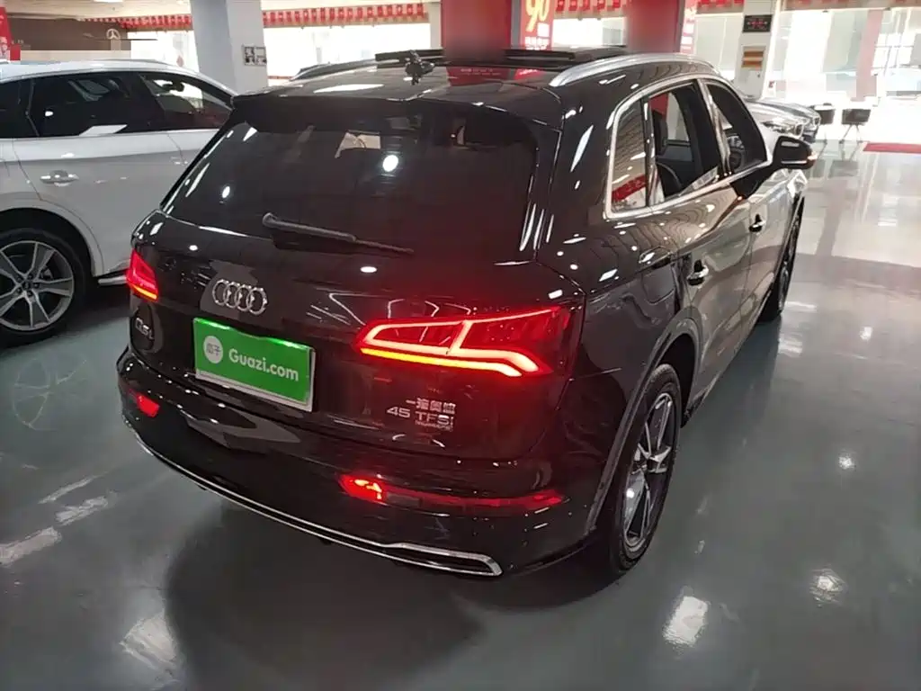 Audi Q5L 2020 — фото 7