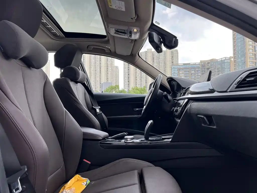 BMW 3 Series 2019 — фото 12
