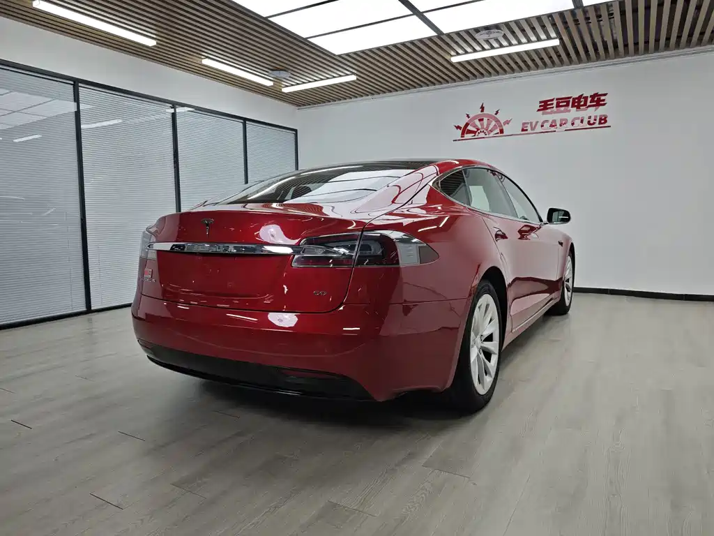Tesla Model S 2017 — фото 4