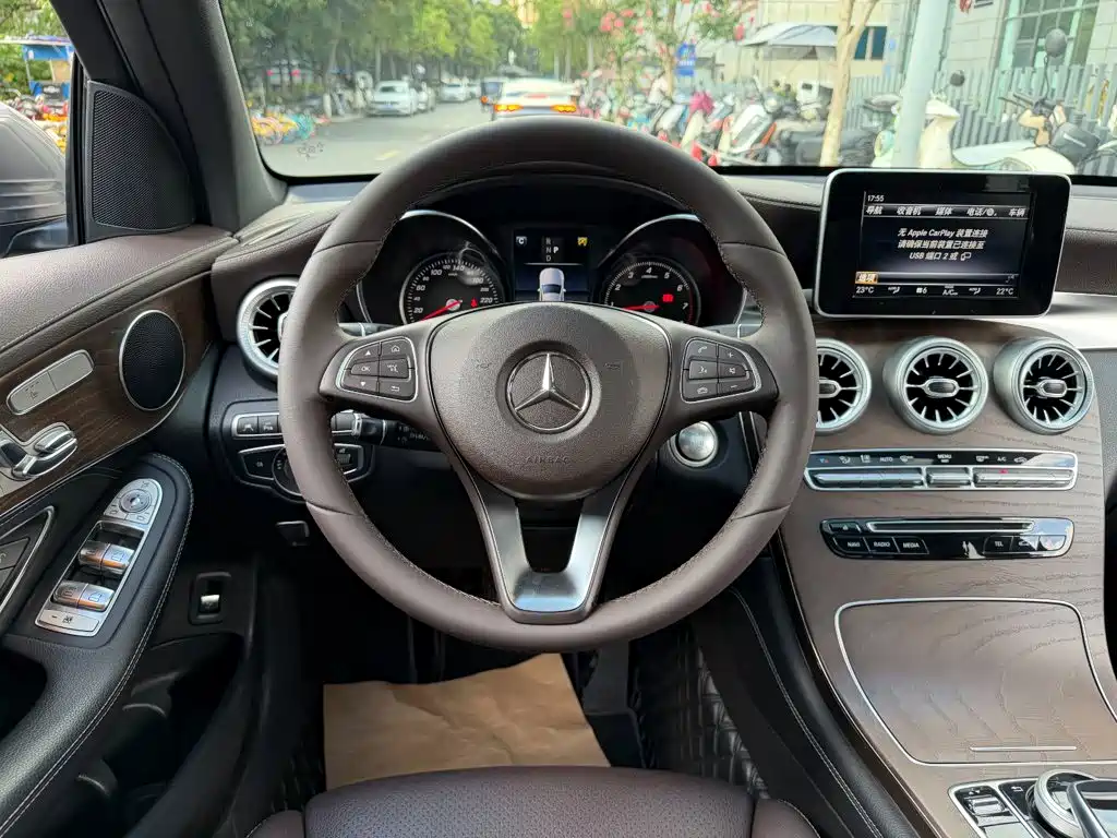 Mercedes-Benz GLC 2018 — фото 14