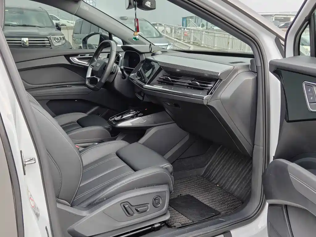 Audi Q4 e-tron 2024 — фото 10