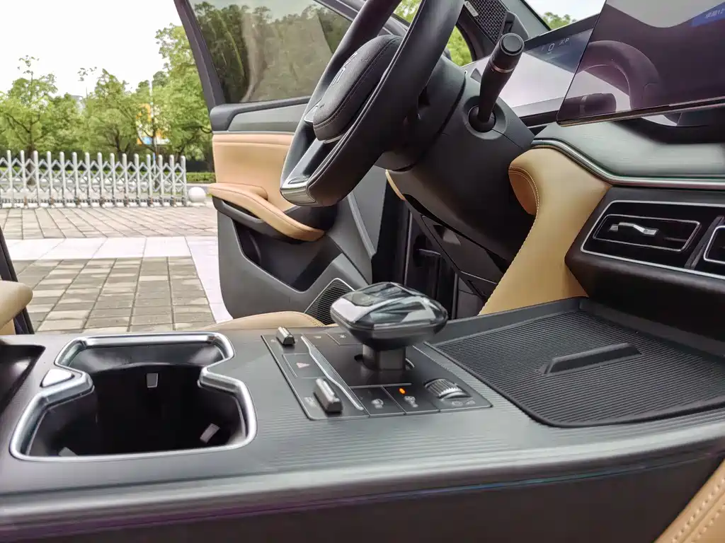 BYD L DM-i 2024 — фото 16