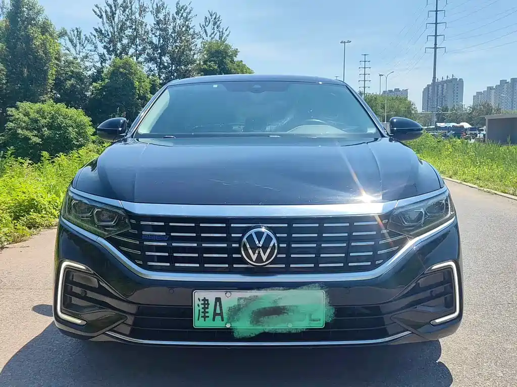 Volkswagen Passat PHEV 2022 — фото 1
