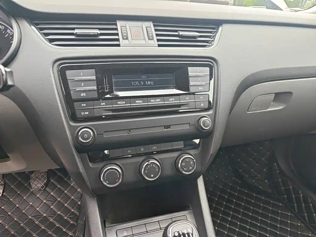 Skoda Octavia 2015 — фото 13