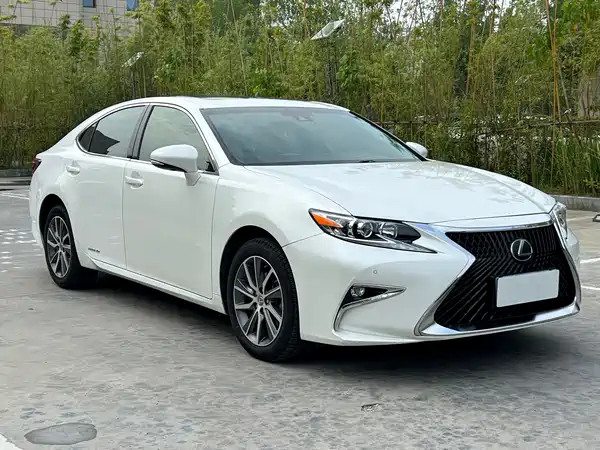 Lexus ES 2016