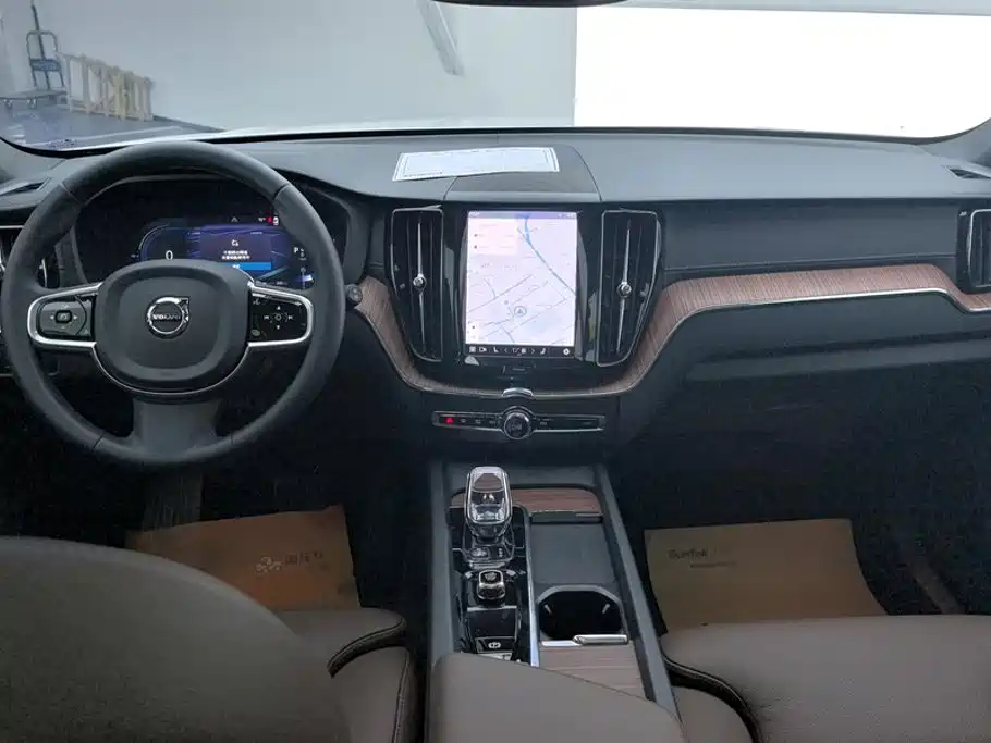 Volvo XC60 2025 — фото 12