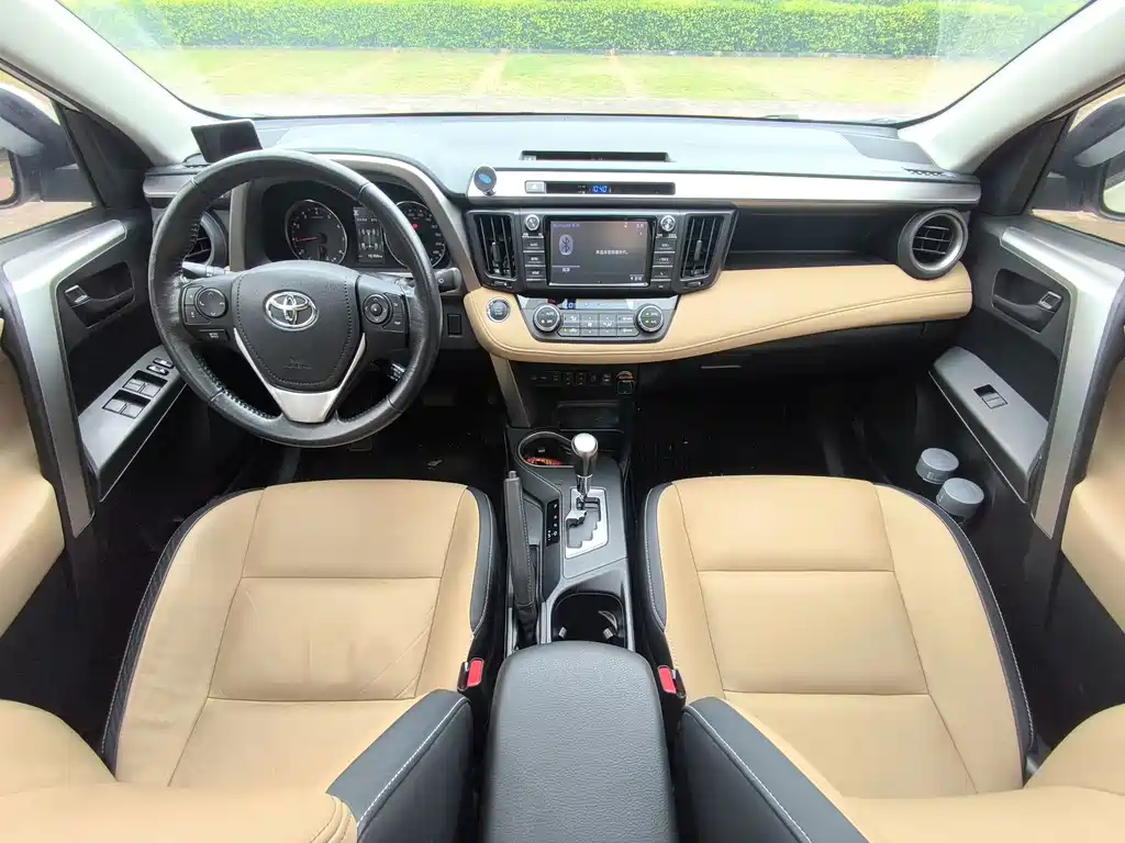 Toyota RAV4 2017 — фото 12