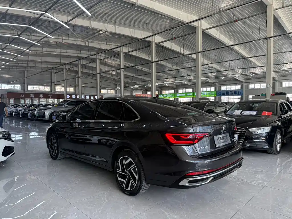 Volkswagen Sagitar 2022