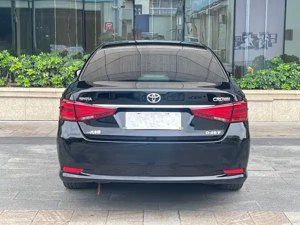 Toyota Crown 2015