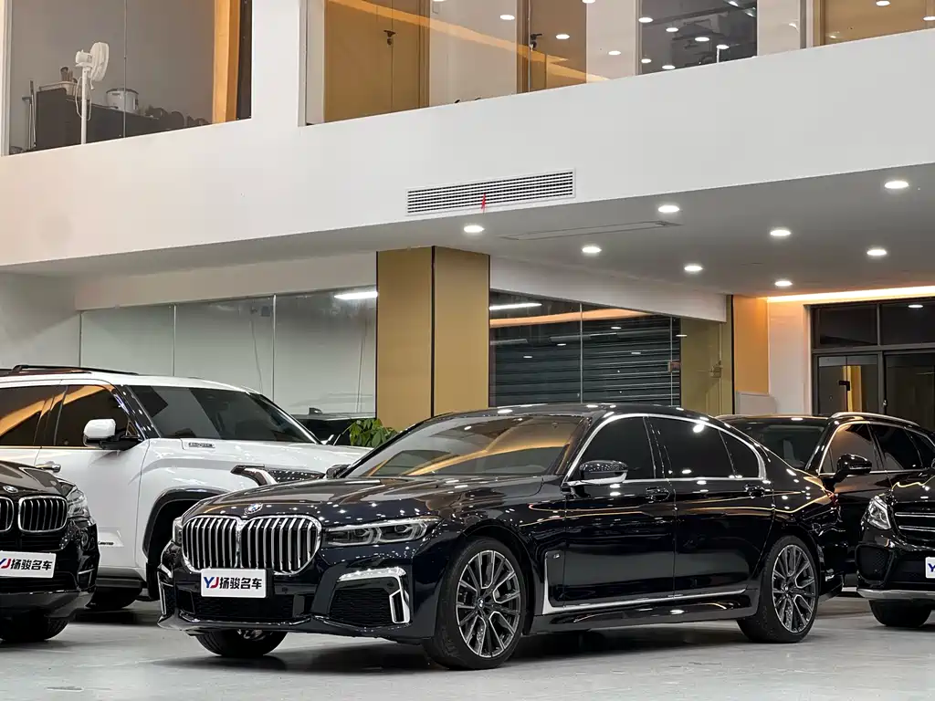 BMW 7 Series 2022 — фото 1