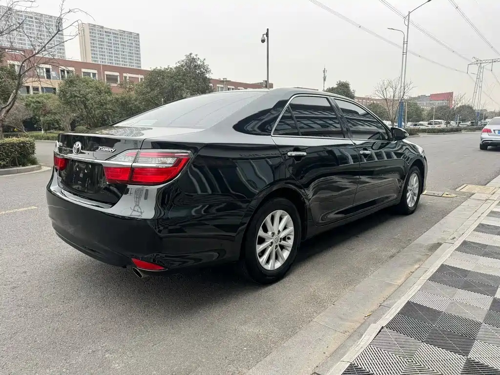 Toyota Camry 2017 — фото 4