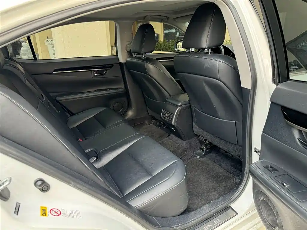 Lexus ES 2016