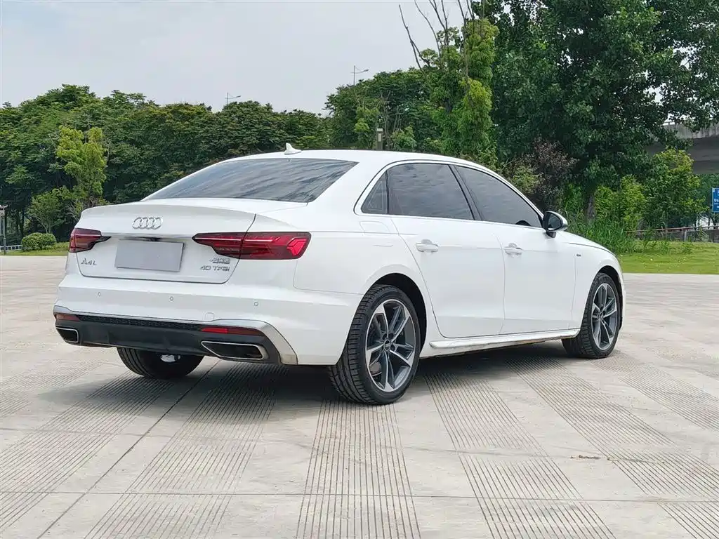 Audi A4L 2023 — фото 6