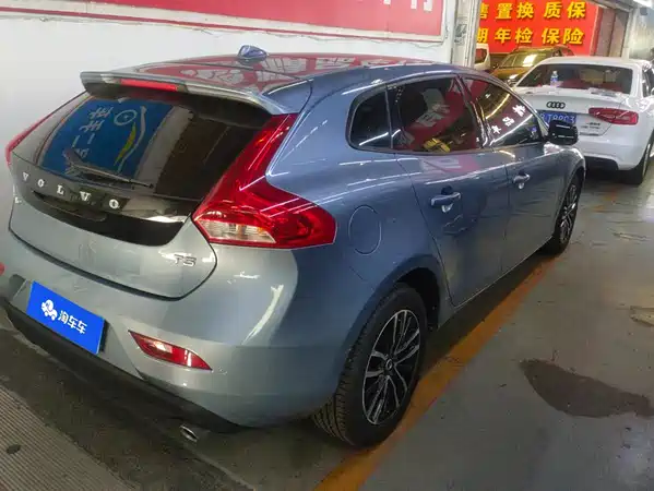 Volvo V40 2018