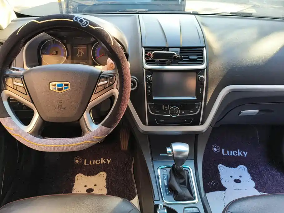 Geely Emgrand 2015 — фото 12