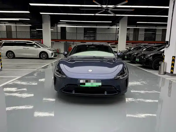Xiaomi SU7 2024