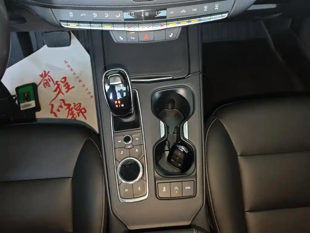 Cadillac XT4 2019 — фото 14