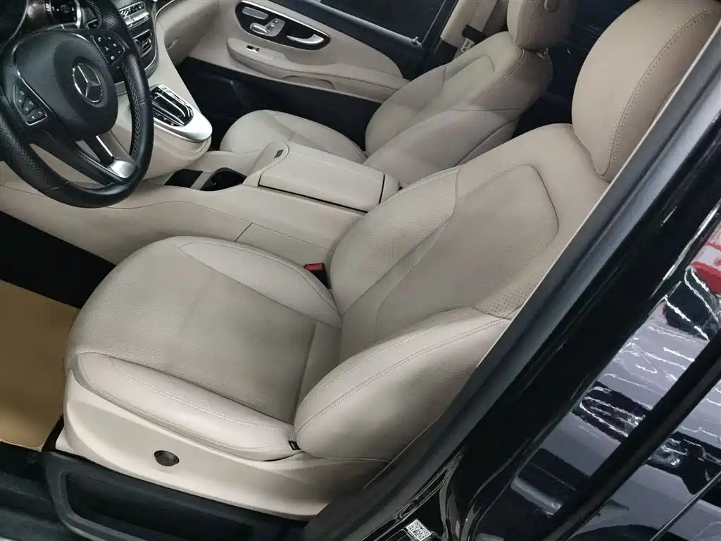 Mercedes-Benz V-Class 2022 — фото 12