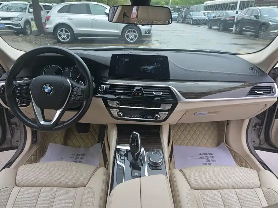 BMW 5 Series 2018 — фото 9