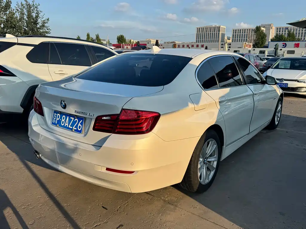 BMW 5 Series 2016 — фото 18
