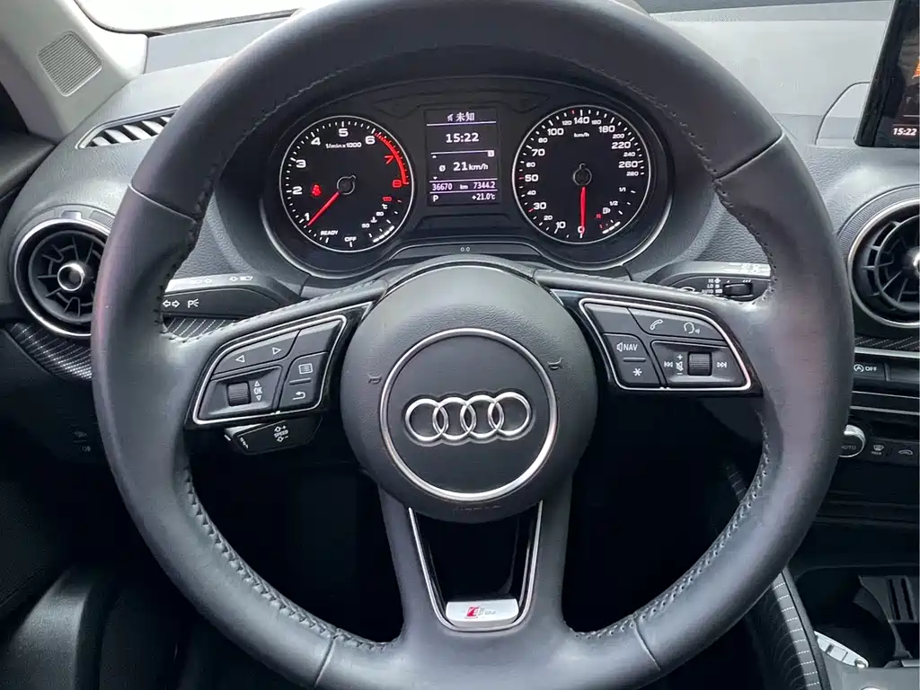 Audi Q2L 2021 — фото 12
