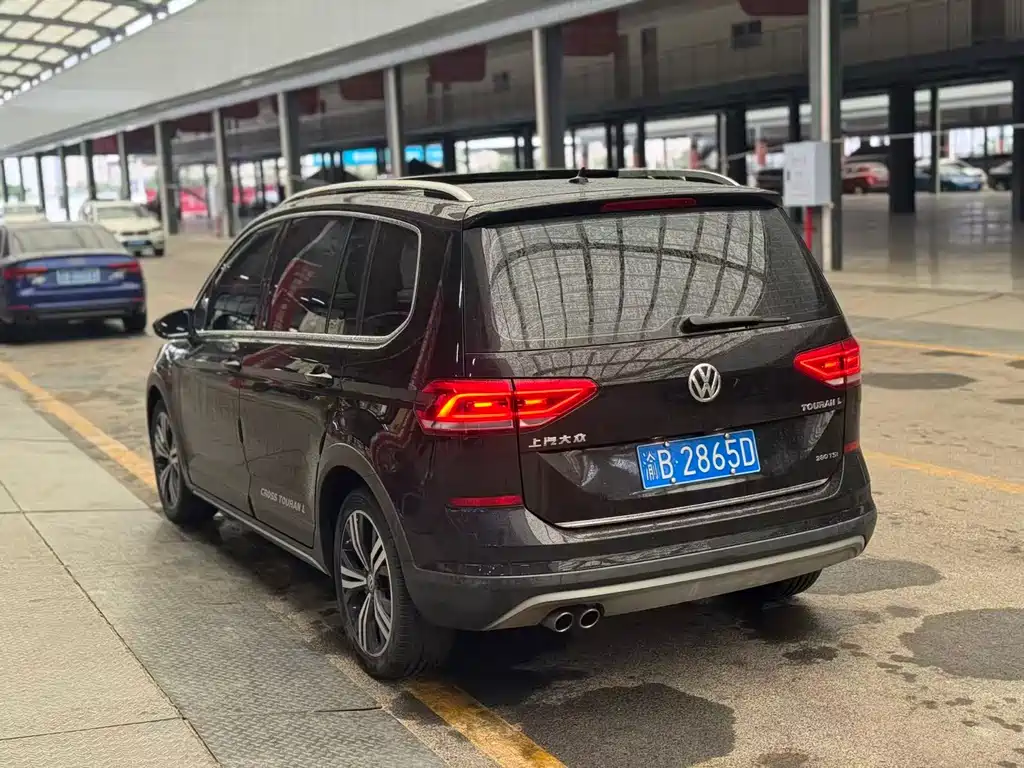 Volkswagen Touran 2019 — фото 13