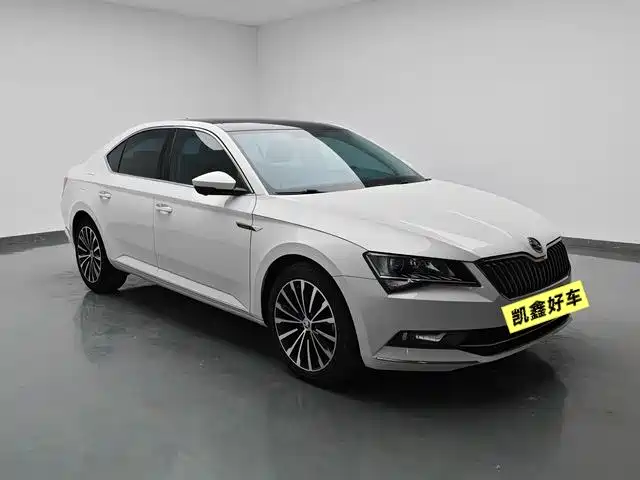 Skoda Superb 2018 — фото 3