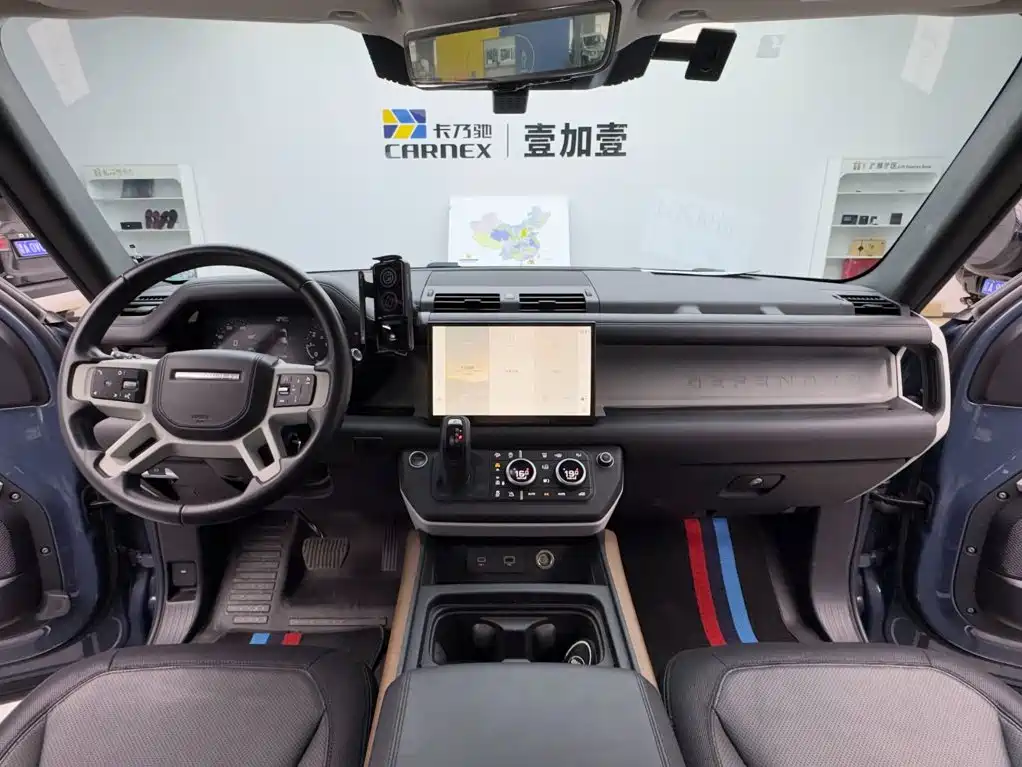Land Rover Defender 2022 — фото 11