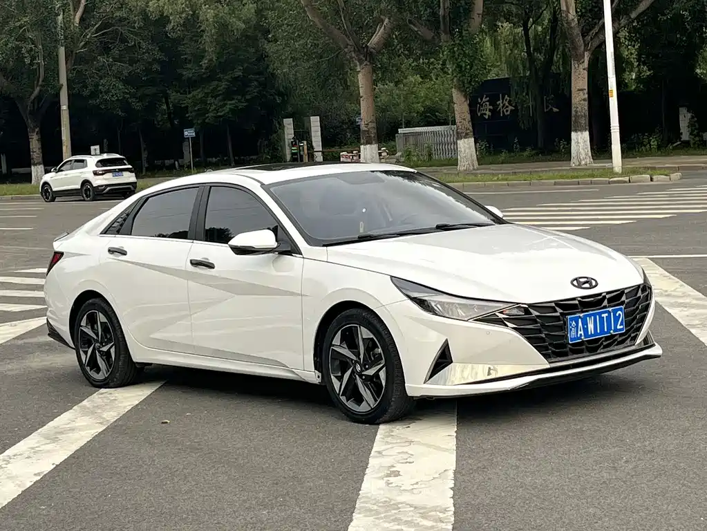 Hyundai Elantra 2022 — фото 2