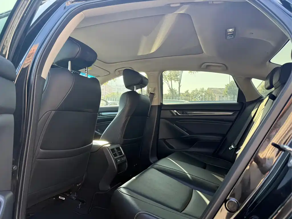 Honda Accord 2023 — фото 10