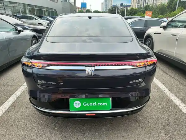 Buick Zhijing L7 2025